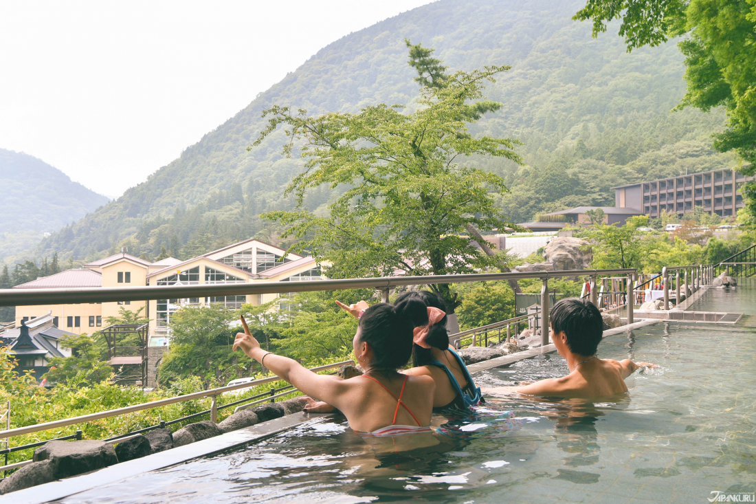 Hakone, Japan. 04th Feb, 2023. Bathers enjoy in a colored with