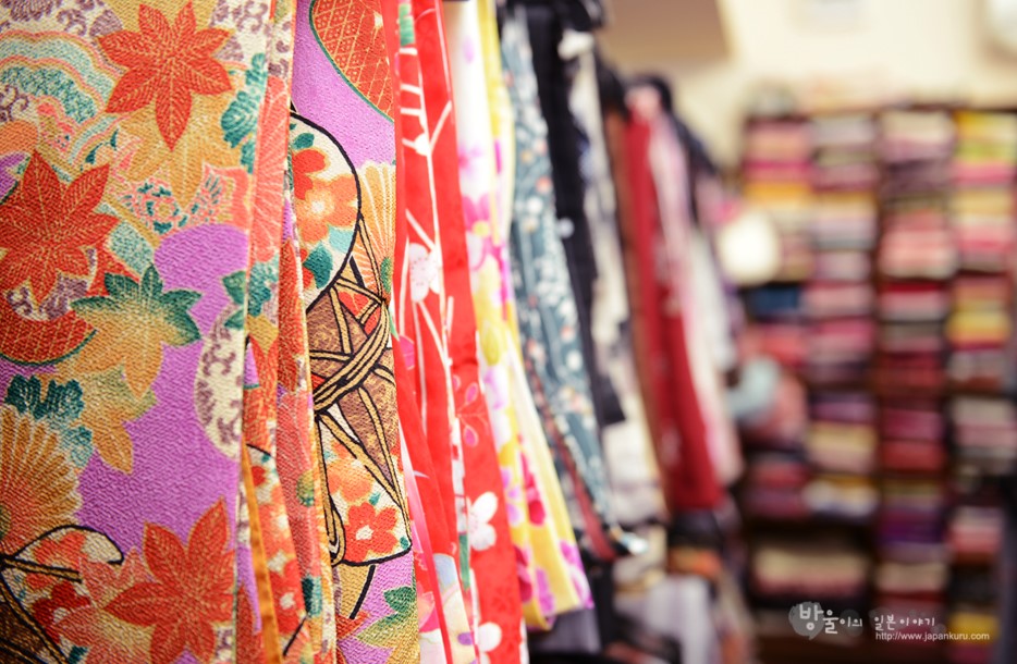 Chất liệu vải của Kimono rất dày và trông sang trọng