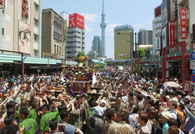 도쿄3대축제(마쓰리)중 하나인 산자마쓰리(三社祭)가 드디어 10월에 열립니다!
