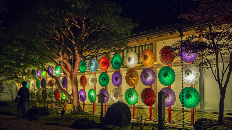 A Traditional Japanese Garden in Shimane, with a Garden of Lights | Yuushien (由志園)