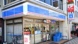 This Japanese Convenience Store Uses No Cash, No Cashiers, and No Cash Registers