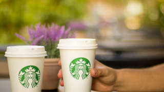 Starbucks Japan Closes to Avoid COVID-19... Attracting Huge Crowds